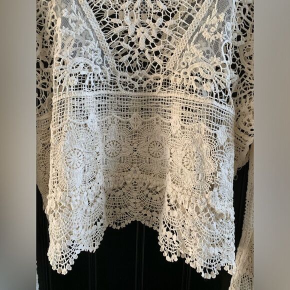 Staring at Stars Lace Crochet Bell Sleeve Top | Medium - Picture 11 of 12